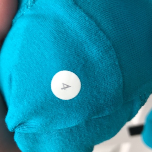 Size 4 Lululemon jacket - Picture 5 of 5